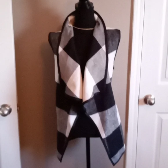 LADIES flowing Vest - Picture 6 of 11
